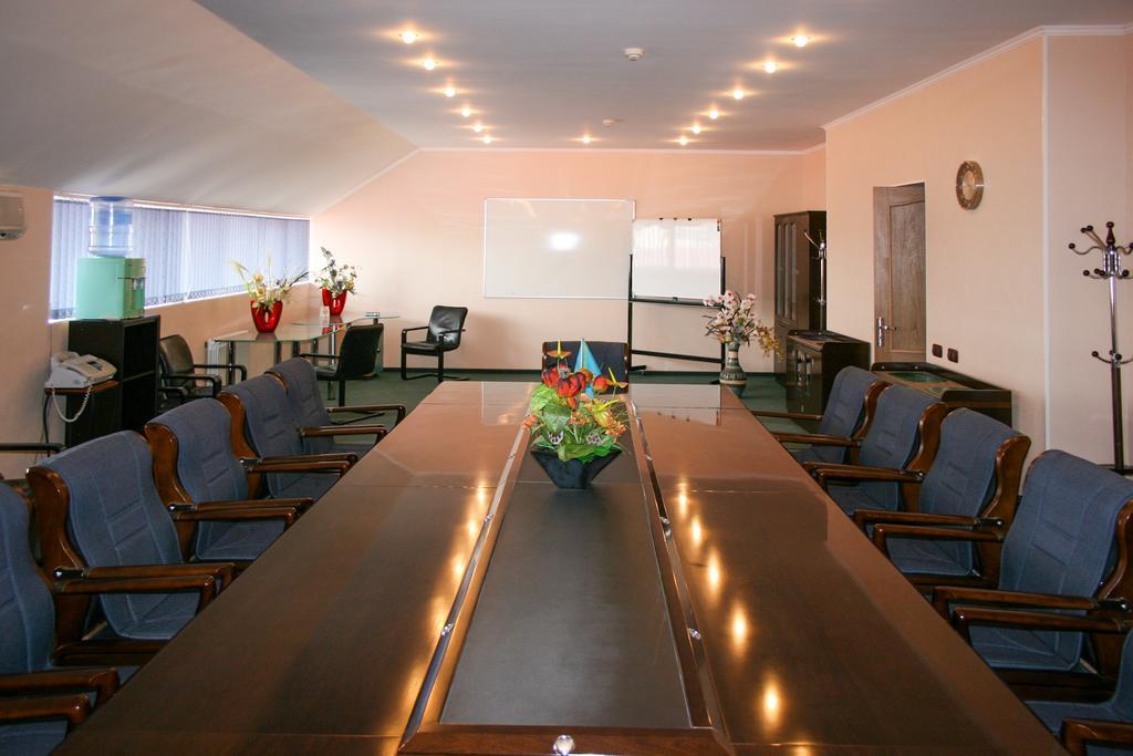Rahat Hotel Aktau  Exterior photo